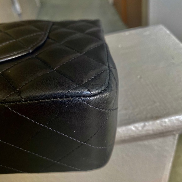 Chanel Medium Classic Flap Black Lambskin - Picture 10 of 15